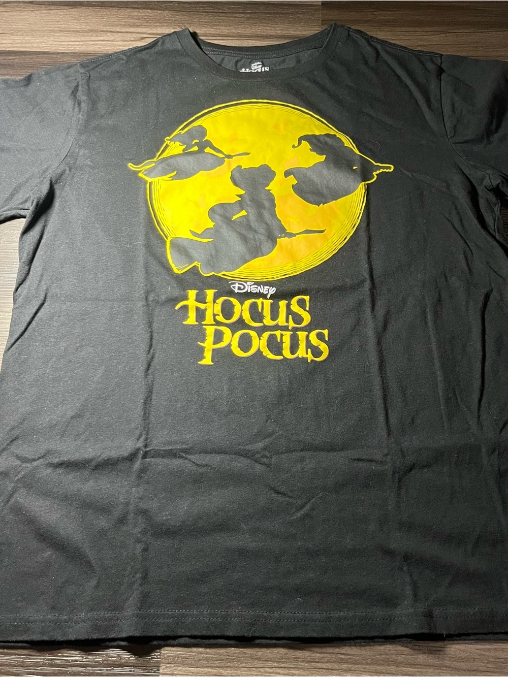 Disney Hocus Pocus Black With Yellow Graphic T Shirt Size Large